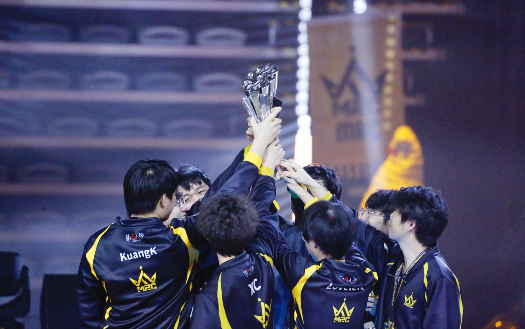 KT鏖战IG,Uzi单局斩获MVP鏖战多局八强赛,留下经典瞬间 KT鏖战IG,Uzi单局斩获MVP鏖战多局八强赛,留下经典瞬间