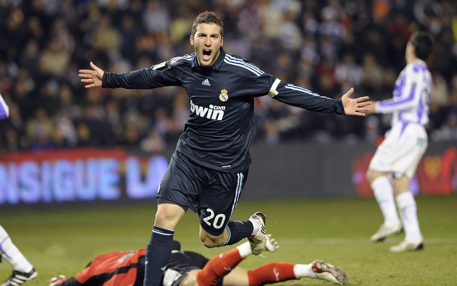 联盟改朝换代！文班亚马27分击碎猛龙，这记绝杀球让29队脊背发凉