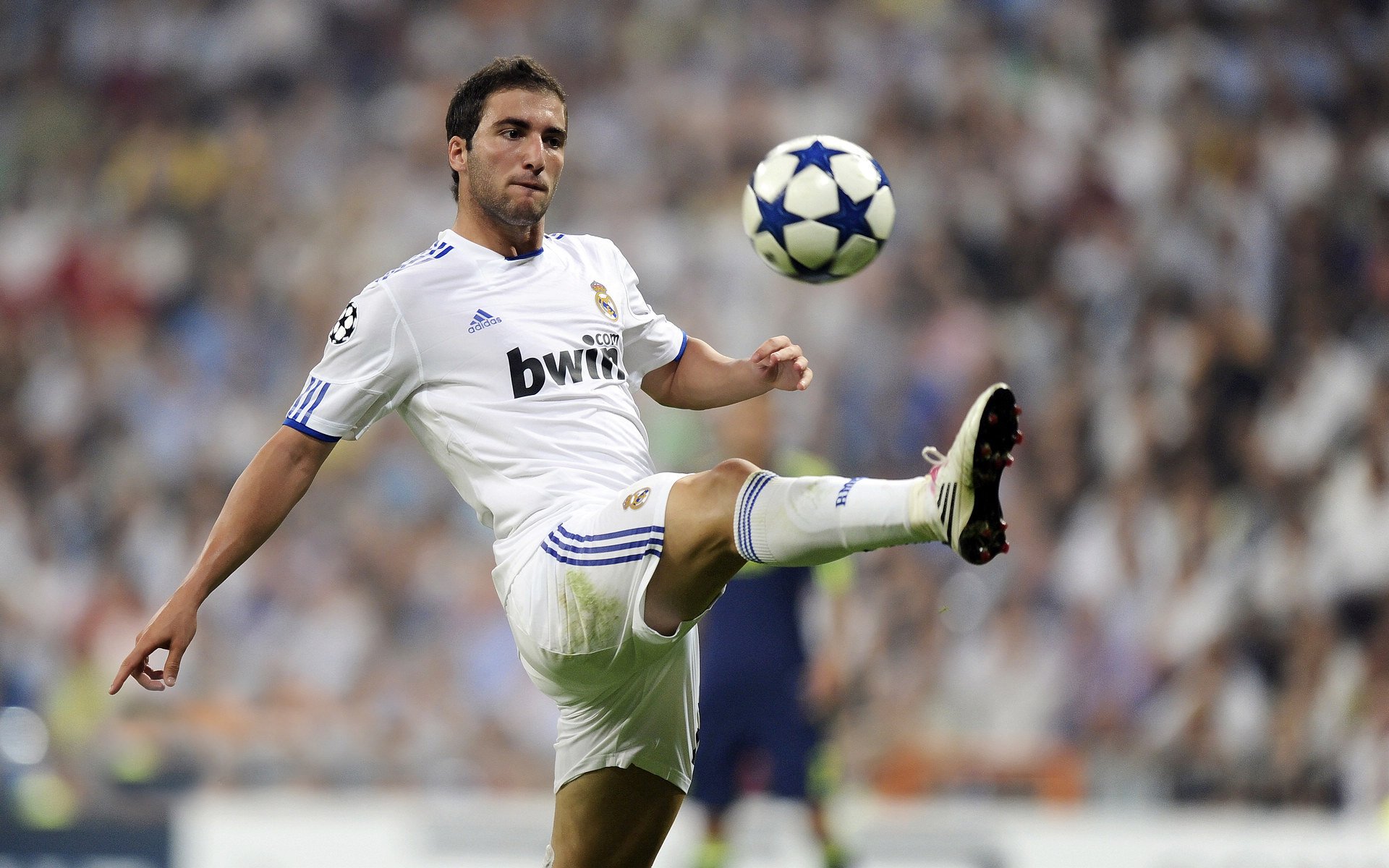 新疆队跨境击败灰熊？小贾伦杰克逊的英超争冠启示录，当统治力跨越赛场边界